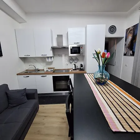 Black & White Palazzolo Acreide