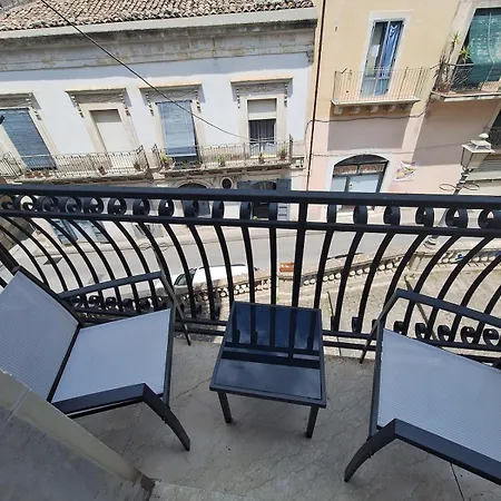 Black & White Tatil Evi Palazzolo Acreide